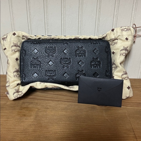 New MCM Long Wallet - Picture 2 of 7